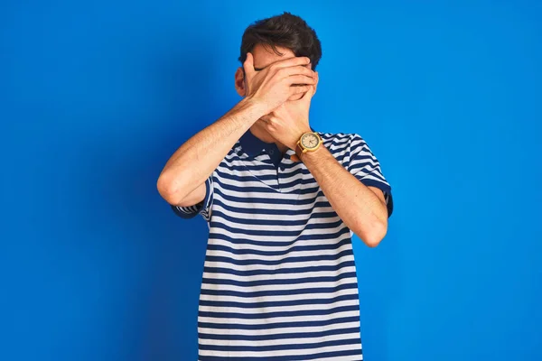 Teenager Boy Wearing Casual Shirt Standing Blue Isolated Background Covering — 스톡 사진