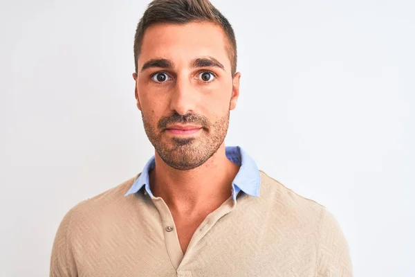 Joven Hombre Guapo Con Elegante Camiseta Sobre Fondo Aislado Con —  Fotos de Stock