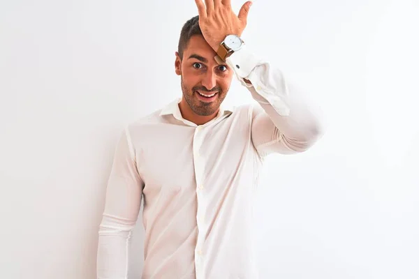 Soyutlanmış Arka Planda Zarif Gömlekler Giyen Yakışıklı Bir Adamı Hatayla — Stok fotoğraf