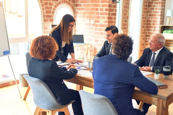 Groupe Travailleurs Affaires Travaillant Ensemble Lors Une Réunion Écouter Eux — Photo