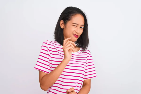 Jonge Chinese Vrouw Met Gestreept Shirt Geïsoleerde Witte Achtergrond Walgelijke — Stockfoto