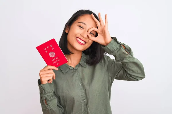 Hermosa Mujer China Sosteniendo Japón Pasaporte Japonés Sobre Fondo Blanco — Foto de Stock