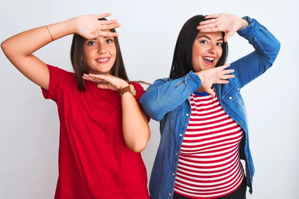 Giovani Belle Donne Che Indossano Abiti Casual Piedi Sfondo Bianco — Foto Stock