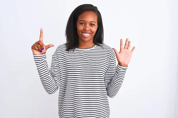 Linda Jovem Afro Americana Vestindo Camisola Inverno Sobre Fundo Isolado — Fotografia de Stock