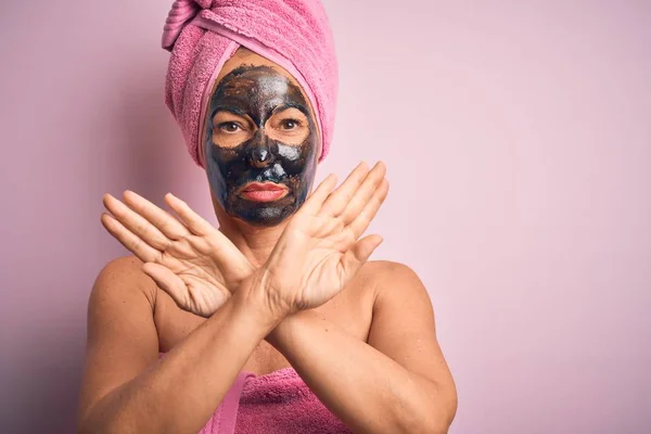 Middle Age Brunette Woman Wearing Beauty Black Face Mask Isolated — Stock Photo, Image