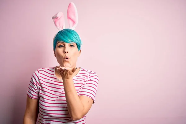 Jovem Mulher Com Cabelo Azul Moda Vestindo Orelhas Coelho Páscoa — Fotografia de Stock