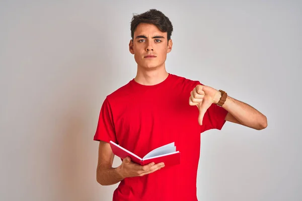 Adolescente Estudante Menino Lendo Livro Sobre Fundo Isolado Com Rosto — Fotografia de Stock