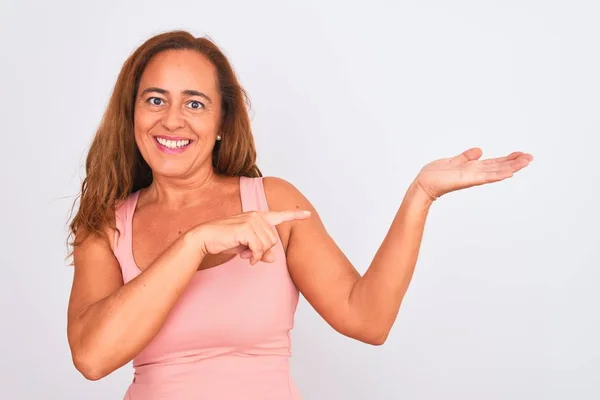 Mulher Madura Meia Idade Sobre Fundo Isolado Branco Muito Feliz — Fotografia de Stock