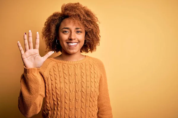 Young Beautiful African American Afro Woman Curly Hair Wearing Casual — ストック写真