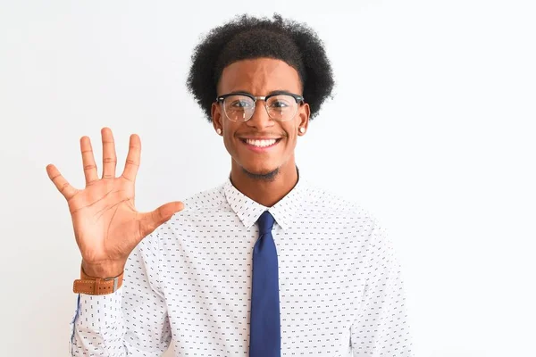 Joven Hombre Negocios Afroamericano Vistiendo Corbata Gafas Sobre Fondo Blanco — Foto de Stock