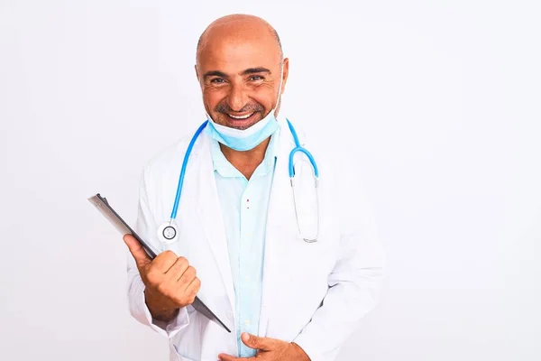 Doctor Man Wearing Stethoscope Mask Holding Clipboard Isolated White Background — Stok Foto