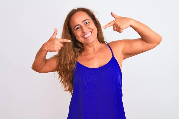 Mulher Madura Meia Idade Sobre Fundo Isolado Branco Sorrindo Alegre — Fotografia de Stock