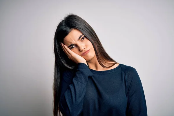 Young Beautiful Brunette Woman Wearing Casual Sweater Standing White Background — Stock Photo, Image