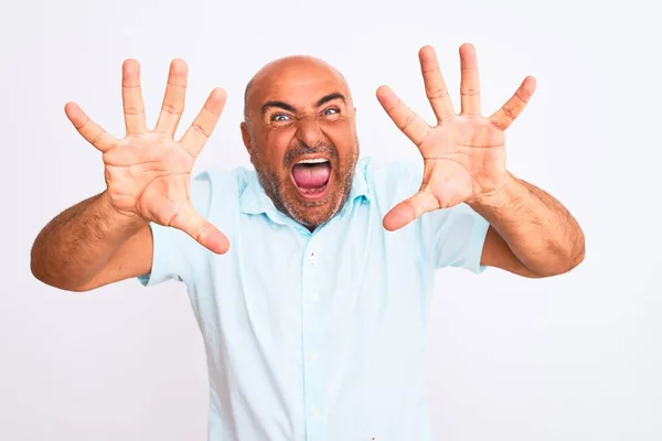 Hombre Guapo Mediana Edad Con Camisa Casual Pie Sobre Fondo —  Fotos de Stock