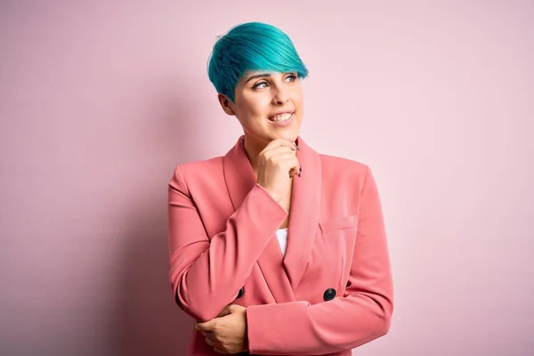 Mulher Negócios Bonita Nova Com Cabelo Azul Forma Que Veste — Fotografia de Stock