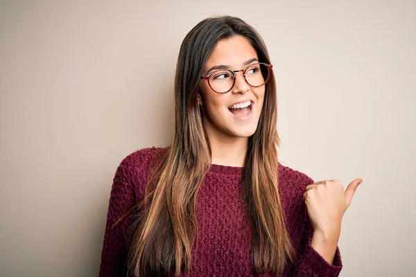 Junges Schönes Mädchen Lässigem Pullover Und Brille Über Isoliertem Weißem — Stockfoto