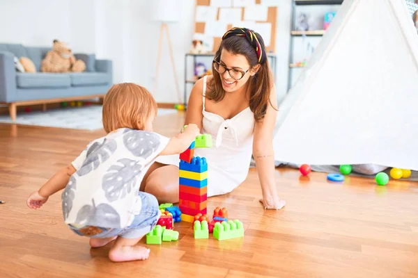 Beautiful Teacher Toddler Playing Building Blocks Lots Toys Kindergarten — Stock Photo, Image