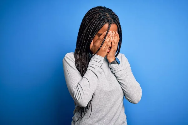 Young African American Woman Standing Wearing Casual Turtleneck Blue Isolated — Stok fotoğraf