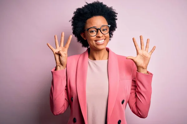 Young Beautiful African American Afro Businesswoman Curly Hair Wearing Pink — Stockfoto