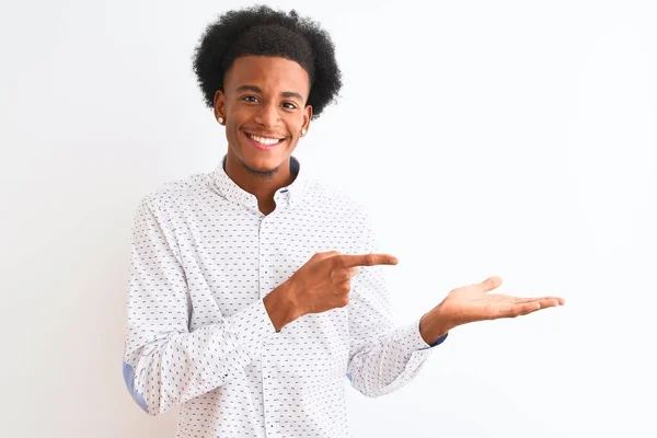 Jonge Afrikaans Amerikaanse Man Draagt Elegant Shirt Staan Geïsoleerde Witte — Stockfoto