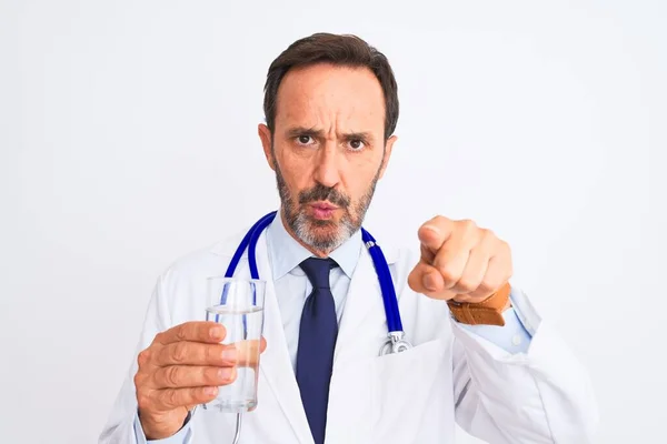 Retrato Médico Con Estetoscopio Vaso Agua —  Fotos de Stock