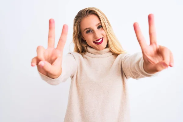 Young Beautiful Woman Wearing Turtleneck Sweater Standing Isolated White Background — 스톡 사진
