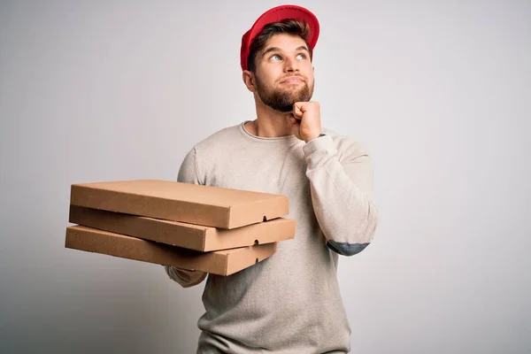 Young Blond Delivery Man Beard Blue Eyes Holding Cardboards Pizza — 스톡 사진