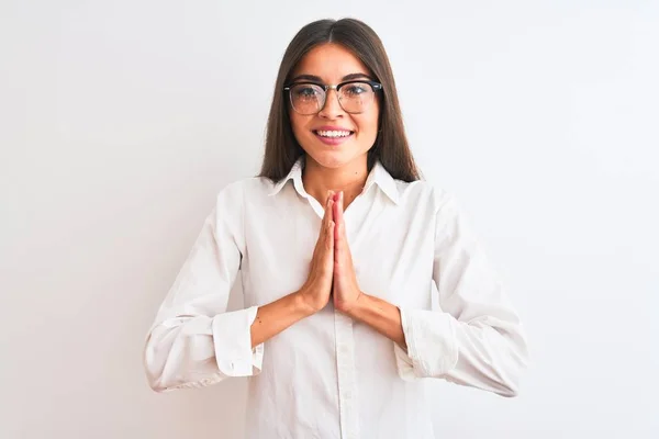 Junge Schöne Geschäftsfrau Mit Brille Steht Vor Isoliertem Weißen Hintergrund — Stockfoto