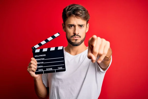 Young Director Man Beard Making Movie Using Clapboard Isolated Red — Stock Photo, Image