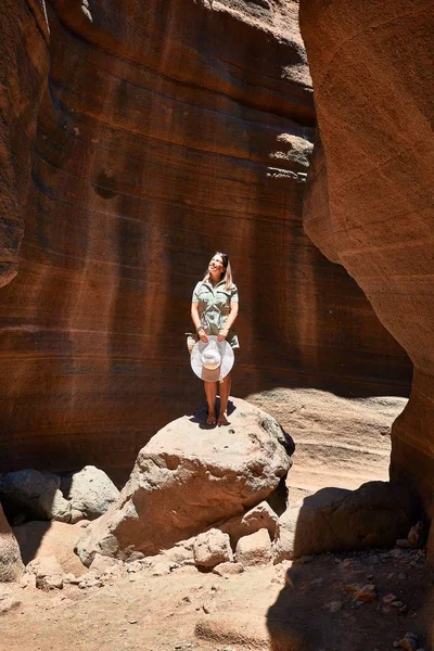 Young Beauitufl Hiker Woman Trekking Natural Orange Mountain Summer Holidays — Stock Photo, Image