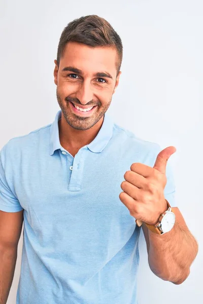 Joven Hombre Elegante Guapo Con Camiseta Azul Sobre Fondo Aislado —  Fotos de Stock