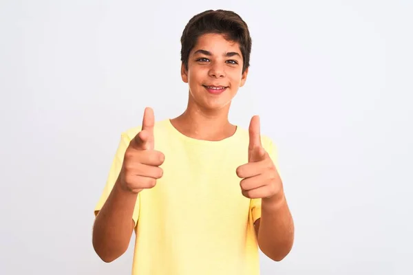 Beyaz Izole Edilmiş Arka Planda Duran Yakışıklı Genç Çocuk Mutlu — Stok fotoğraf