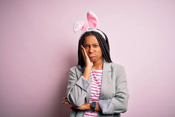 Young African American Girl Wearing Cute Easter Bunny Ears Pink — ストック写真