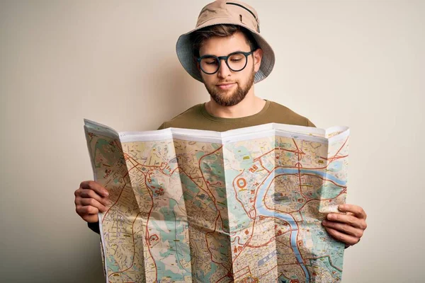 Young Blond Explorer Man Beard Blue Eyes Wearing Glasses Hat — Stockfoto