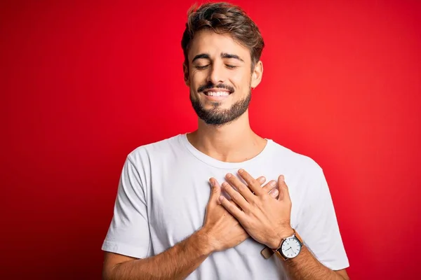 Young Handsome Man Beard Wearing Casual Shirt Standing Red Background — 스톡 사진