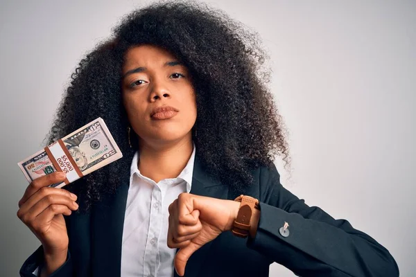 Jovem Mulher Negócios Afro Americana Com Cabelo Afro Segurando Monte — Fotografia de Stock