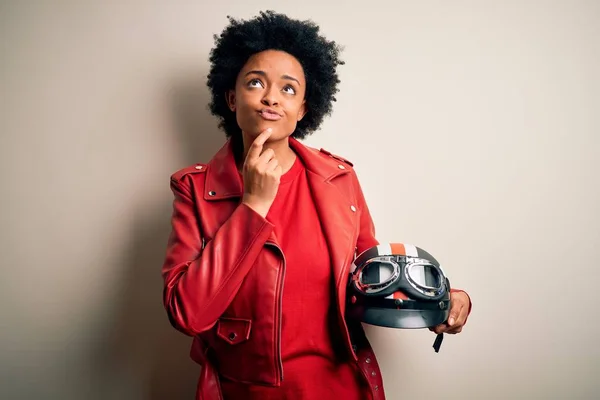 Young African American Afro Motorcyclist Woman Curly Hair Holding Motorcycle — ストック写真