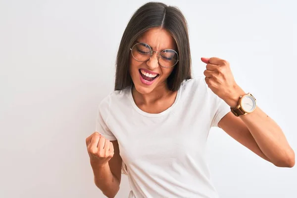 Ung Vacker Kvinna Bär Casual Shirt Och Glasögon Över Isolerade — Stockfoto