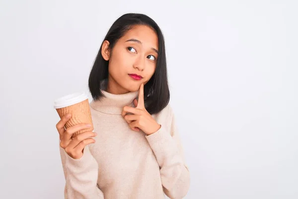Jonge Mooie Chinese Vrouw Drinken Van Papier Glas Koffie Geïsoleerde — Stockfoto