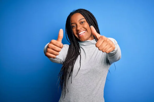 Jovem Afro Americana Vestindo Gola Alta Casual Sobre Fundo Isolado — Fotografia de Stock