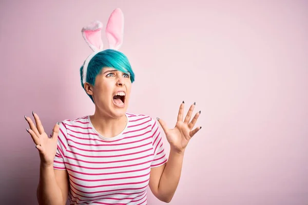 Mujer Joven Con Pelo Azul Moda Con Orejas Conejo Pascua — Foto de Stock