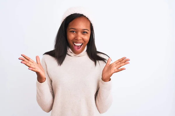 Beautiful Young African American Woman Wearing Turtleneck Sweater Winter Hat — Stock Photo, Image