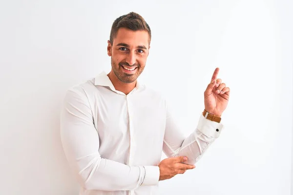 Joven Hombre Negocios Guapo Con Camisa Elegante Sobre Fondo Aislado —  Fotos de Stock