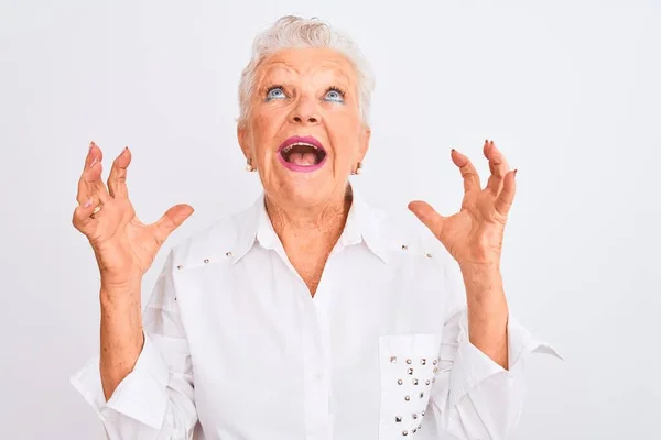 Senior Mujer Pelo Gris Con Camisa Elegante Pie Sobre Fondo —  Fotos de Stock