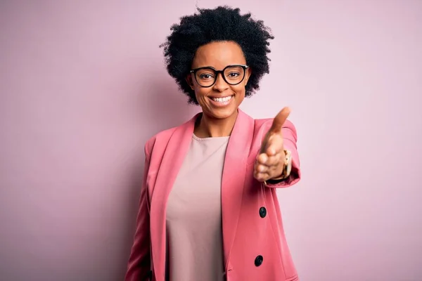 Jeune Belle Afro Afro Américaine Femme Affaires Aux Cheveux Bouclés — Photo