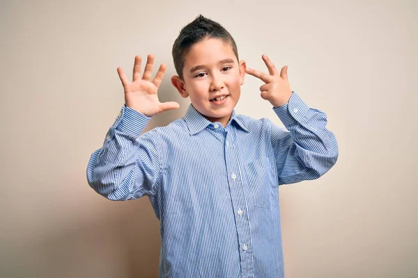 Kleiner Junge Elegantem Hemd Das Vor Isoliertem Hintergrund Steht Und — Stockfoto