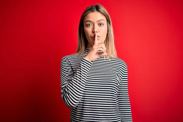 Young Beautiful Blonde Woman Wearing Casual Striped Sweater Red Isolated — Stockfoto