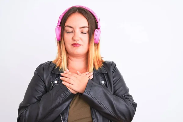 Young Beautiful Woman Listening Music Using Headphones Isolated White Background — 스톡 사진