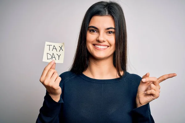 Young Beautiful Brunette Woman Holding Paper Reminder Paper Tax Day — 图库照片