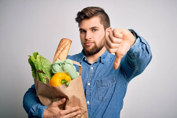 Jeune Homme Blond Avec Barbe Les Yeux Bleus Tenant Sac — Photo